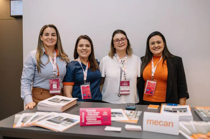 Mulheres reunidas para o Summit Rental Gestoras 2025